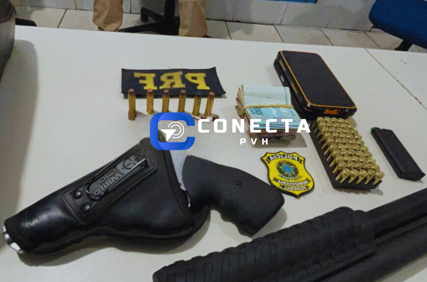 Criminosos furtam diversas armas em propriedade de colecionador de armamentos, e PRF detém os responsáveis.