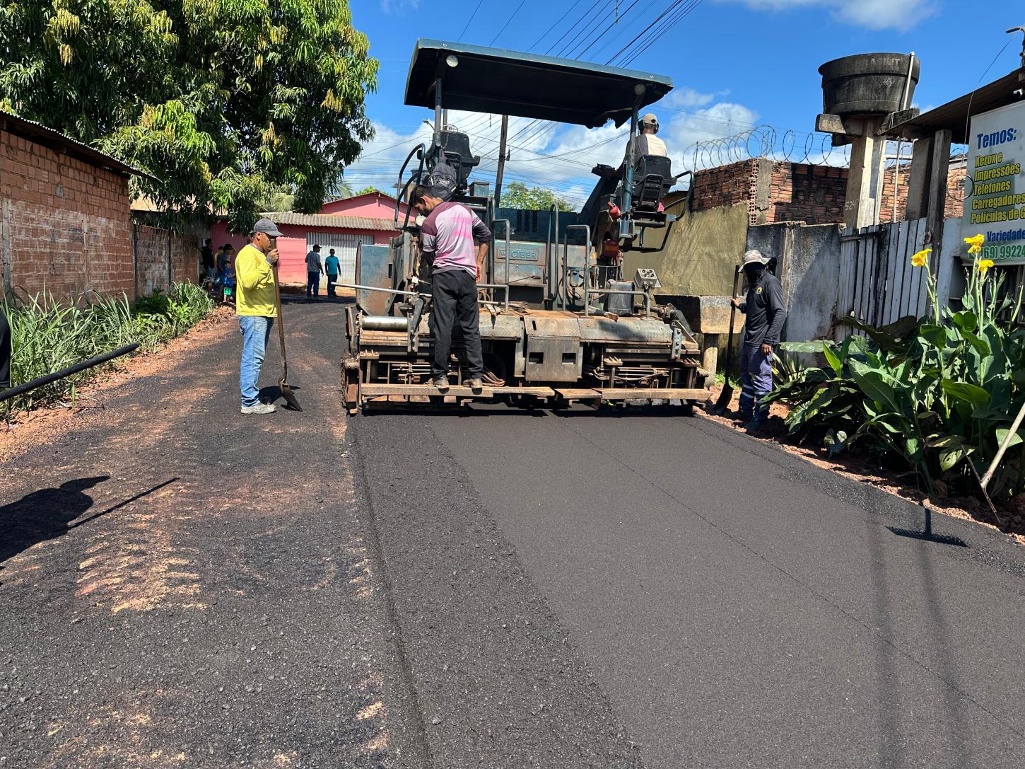 Bairro Cidade Nova começa a receber asfalto após atuação do vereador Edimilson Dourado