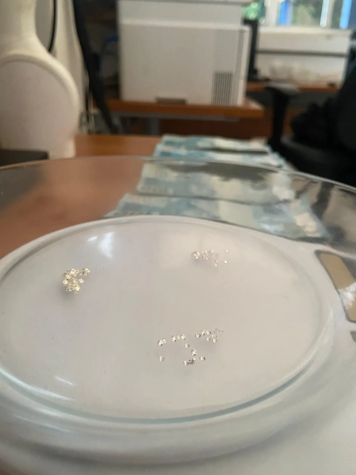 PRF apreende 76 diamantes e mais de R$ 14 mil em Porto Velho