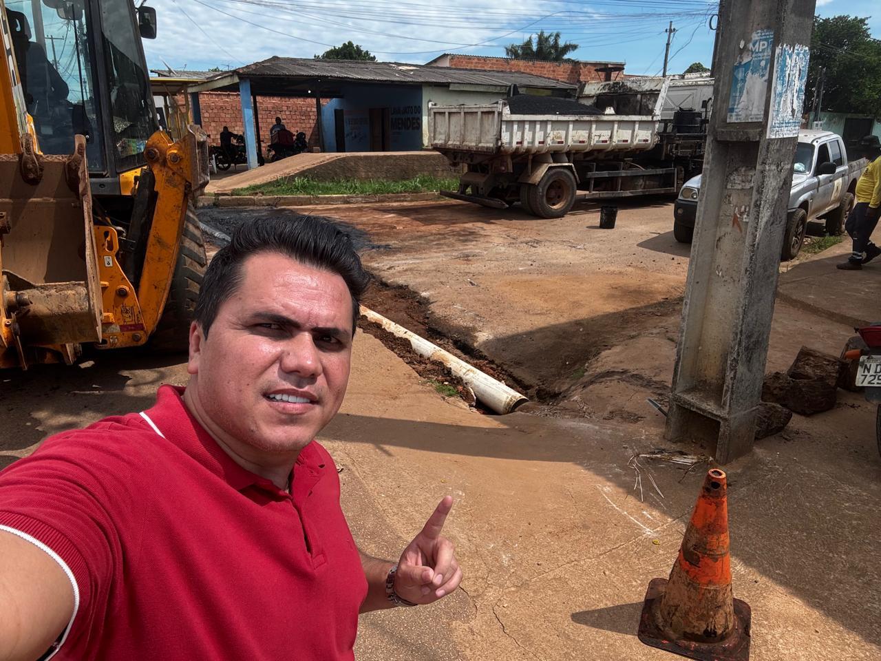 Vereador Edimilson Dourado acompanha obras de recuperação de via na zona sul de Porto Velho