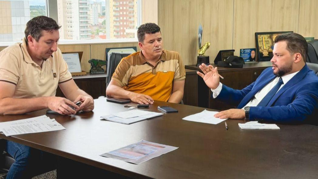Deputado estadual Edevaldo Neves recebe vereadores de Vilhena em seu gabinete na ALE-RO