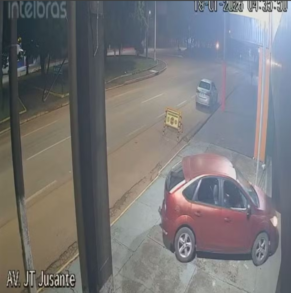 Homem estaciona na calçada, entra na Central de Polícia e acaba preso em Porto Velho