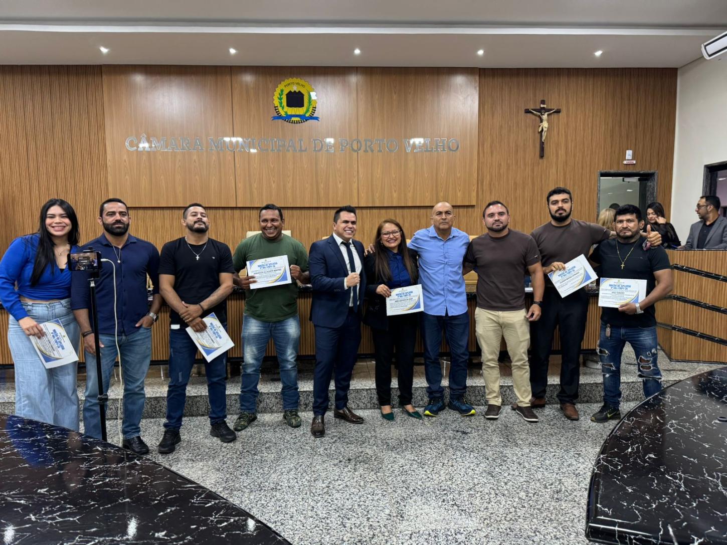 Vereador Edimilson Dourado presta homenagem a mestre de artes marciais por contribuição ao esporte em Rondônia