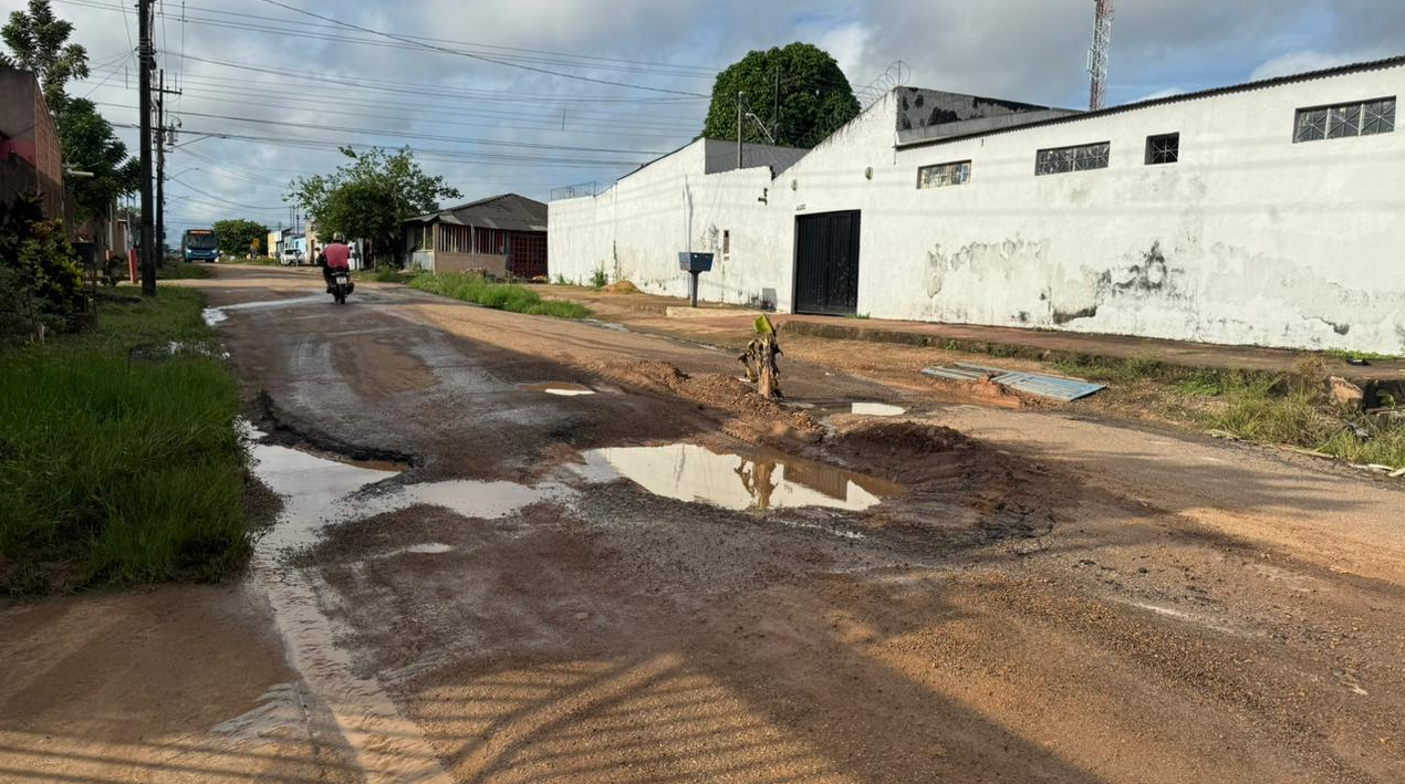 EDIMILSON DOURADO: Tapa buracos é realizado em rua na zona sul a pedido do vereador