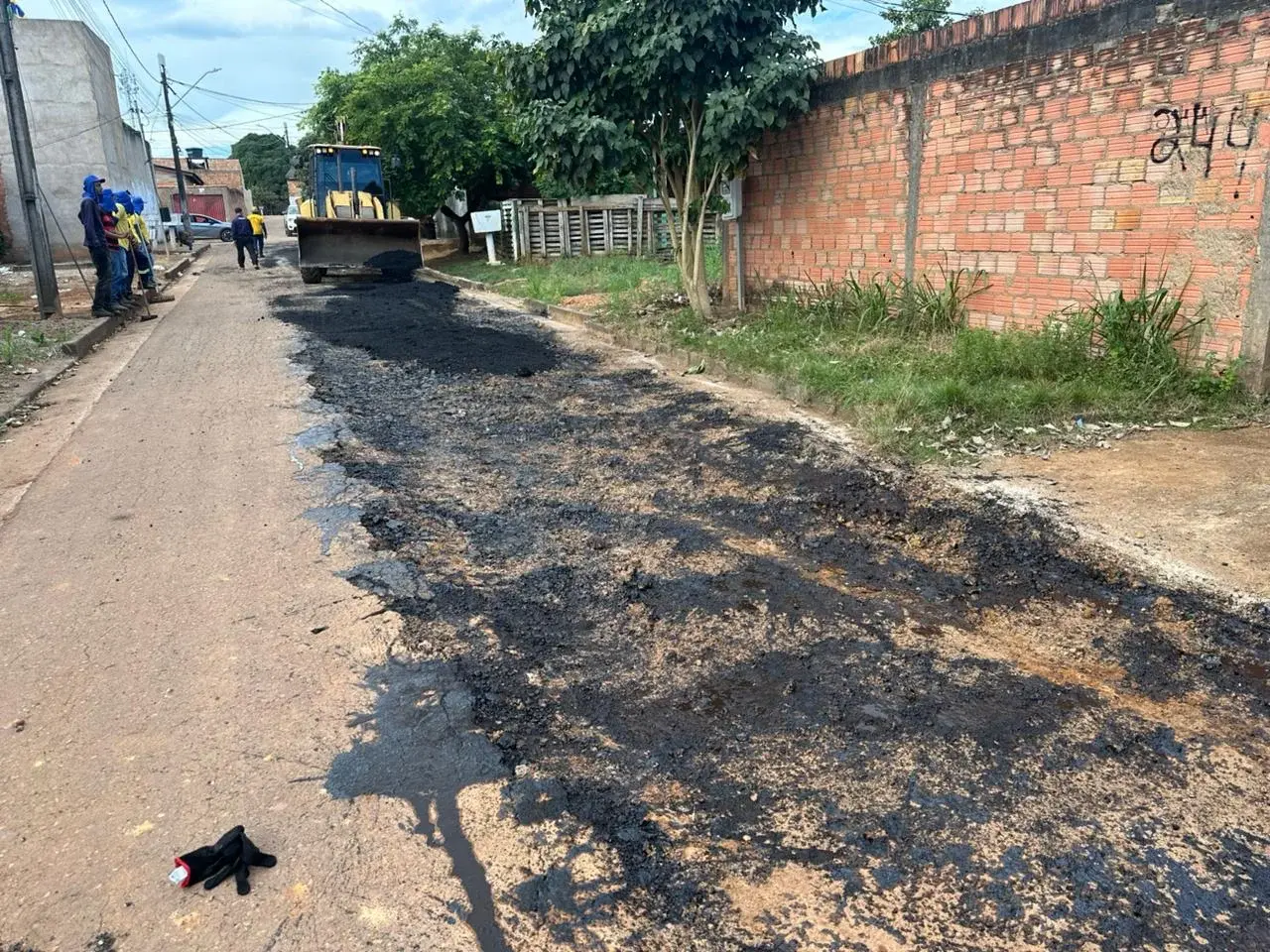 Serviço de tapa buracos é realizado no Bairro Aeroclube a pedido do vereador Edimilson Dourado