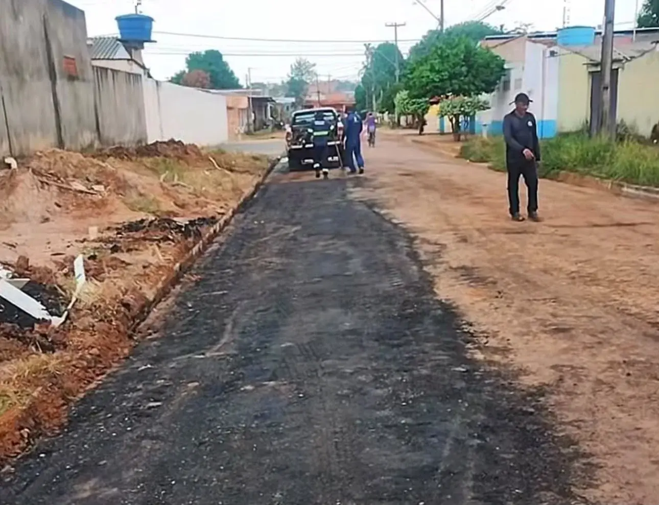 Serviço de tapa buracos é realizado no bairro Castanheira a pedido do vereador Edimilson Dourado