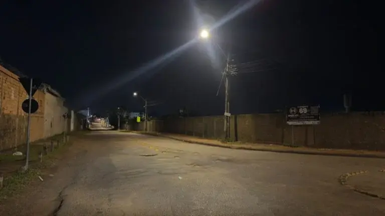 Trecho da Rua João Paulo I tem iluminação revitalizada após pedido do vereador Edimilson Dourado