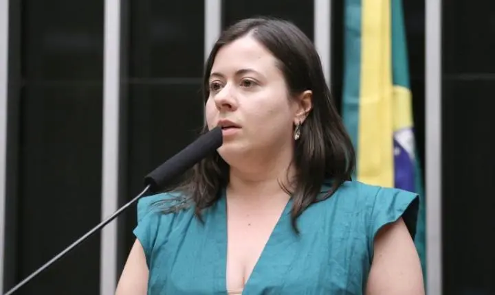 Comissão aprova inclusão de livros didáticos e jurídicos na política de logística reversa