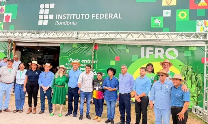 Deputada Sílvia Cristina entrega ônibus à Faperon/Senar durante a Rondônia Rural Show