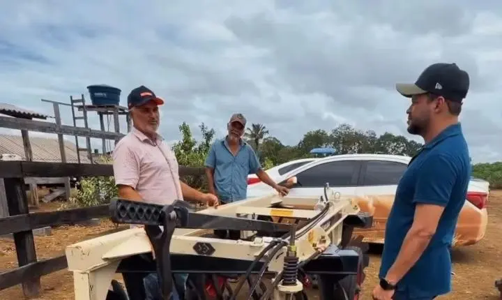 Deputado Edevaldo Neves fortalece agricultura familiar com entrega de implemento agrícola em Itapuã do Oeste