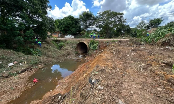 EDIMILSON DOURADO: Limpeza de canal no bairro Castanheira é realizada após pedido do vereador