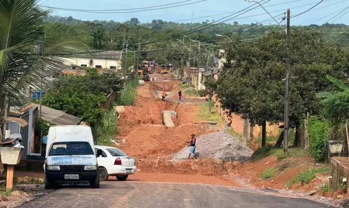EDIMILSON DOURADO: Prefeitura inicia obras de drenagem e asfaltamento a pedido do vereador