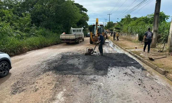 Pedido do vereador Edimilson Dourado é atendido e SEINFRA realiza tapa-buracos no bairro Aeroclube