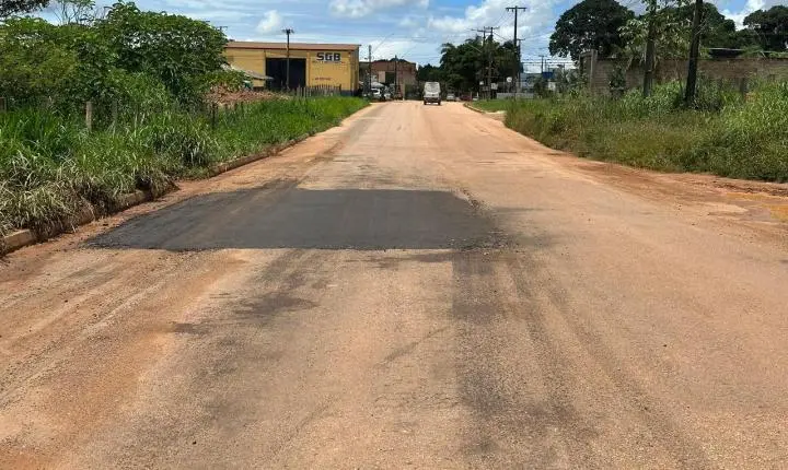 Pedido do vereador Edimilson Dourado é atendido e SEINFRA realiza tapa-buracos no bairro Aeroclube