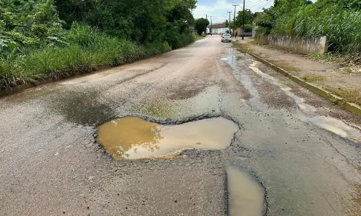 Pedido do vereador Edimilson Dourado é atendido e SEINFRA realiza tapa-buracos no bairro Aeroclube