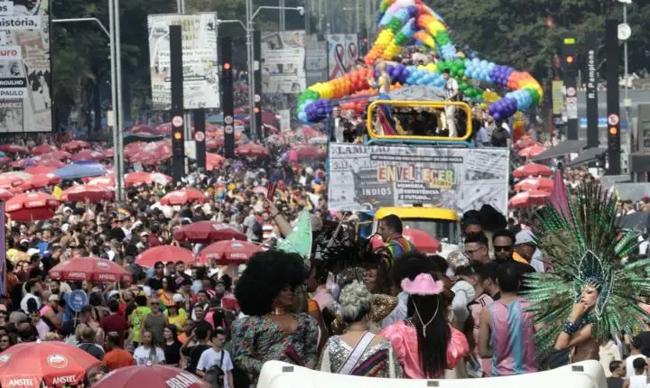 Restringir crianças em eventos LGBTQIA+ é questão de ódio, diz jurista