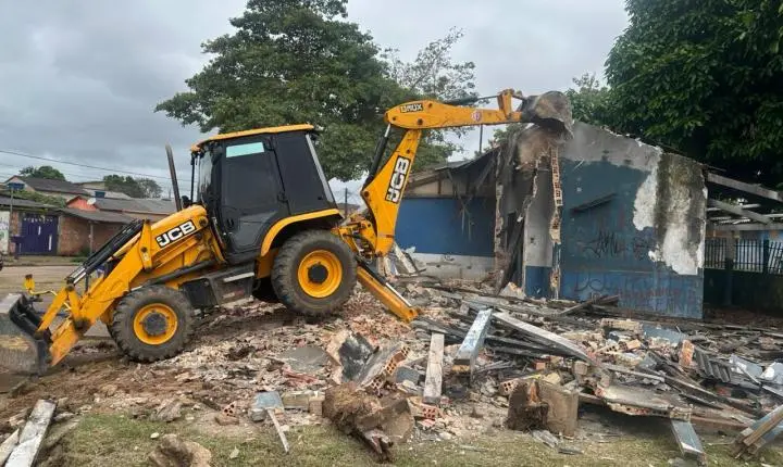 REVITALIZAÇÃO: Vereador Edimilson Dourado acompanha melhorias na Praça do Caladinho