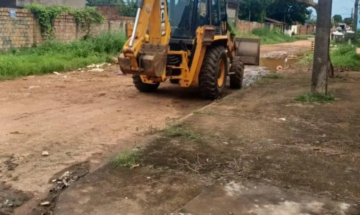 Seinfra atende pedido do vereador Edimilson Dourado de limpeza de bueiro e limpeza de vias na zona sul