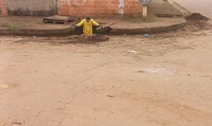 Seinfra atende pedido do vereador Edimilson Dourado de limpeza de bueiro e limpeza de vias na zona sul