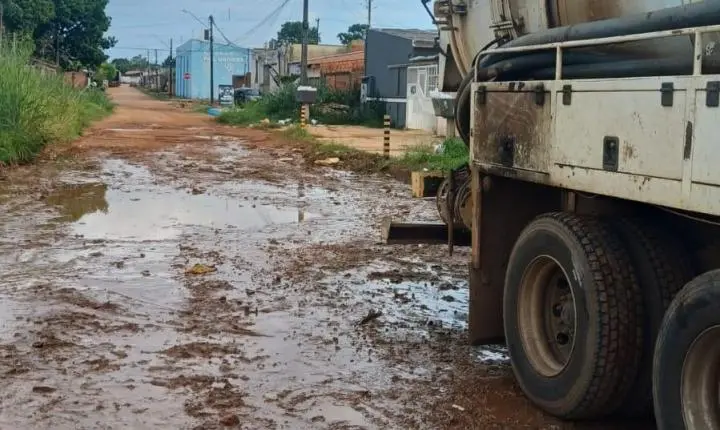 Seinfra atende pedido do vereador Edimilson Dourado de limpeza de bueiro e limpeza de vias na zona sul