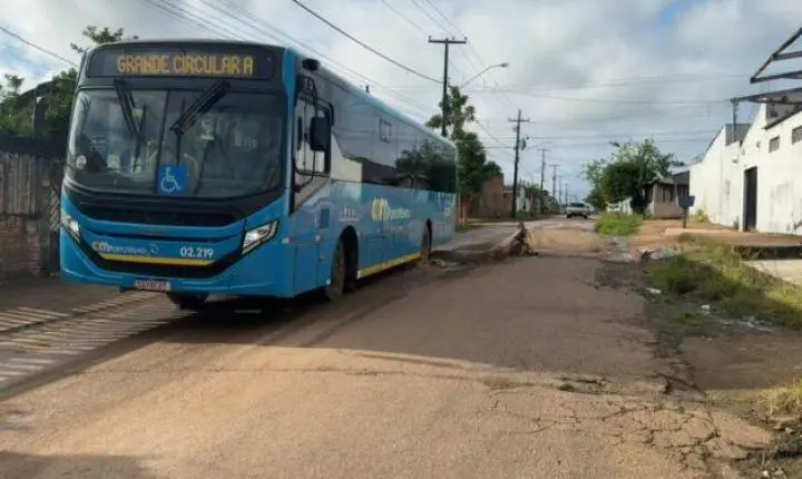 Tapa buracos é realizado em rua na zona sul a pedido do vereador Edimilson Dourado