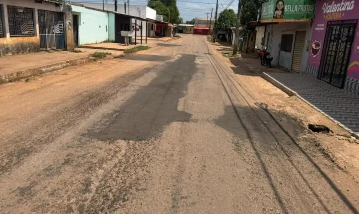 Tapa-buracos melhora condições de tráfego na Rua Percy Holder após solicitação de Edimilson Dourado