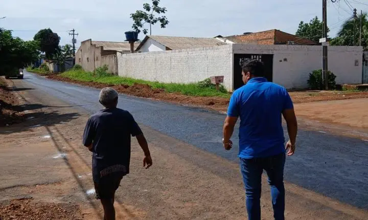 Vereador Edimilson Dourado garante pavimentação de mais uma rua no bairro Castanheira