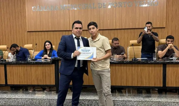 Vereador Edimilson Dourado presta homenagem a mestre de artes marciais por contribuição ao esporte em Rondônia